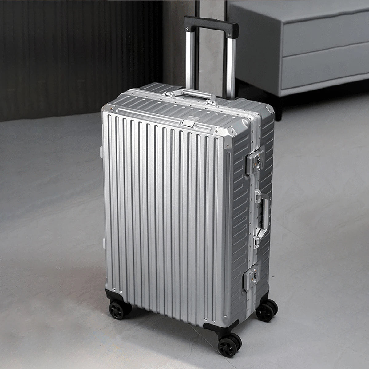 Travel suitcase aluminium