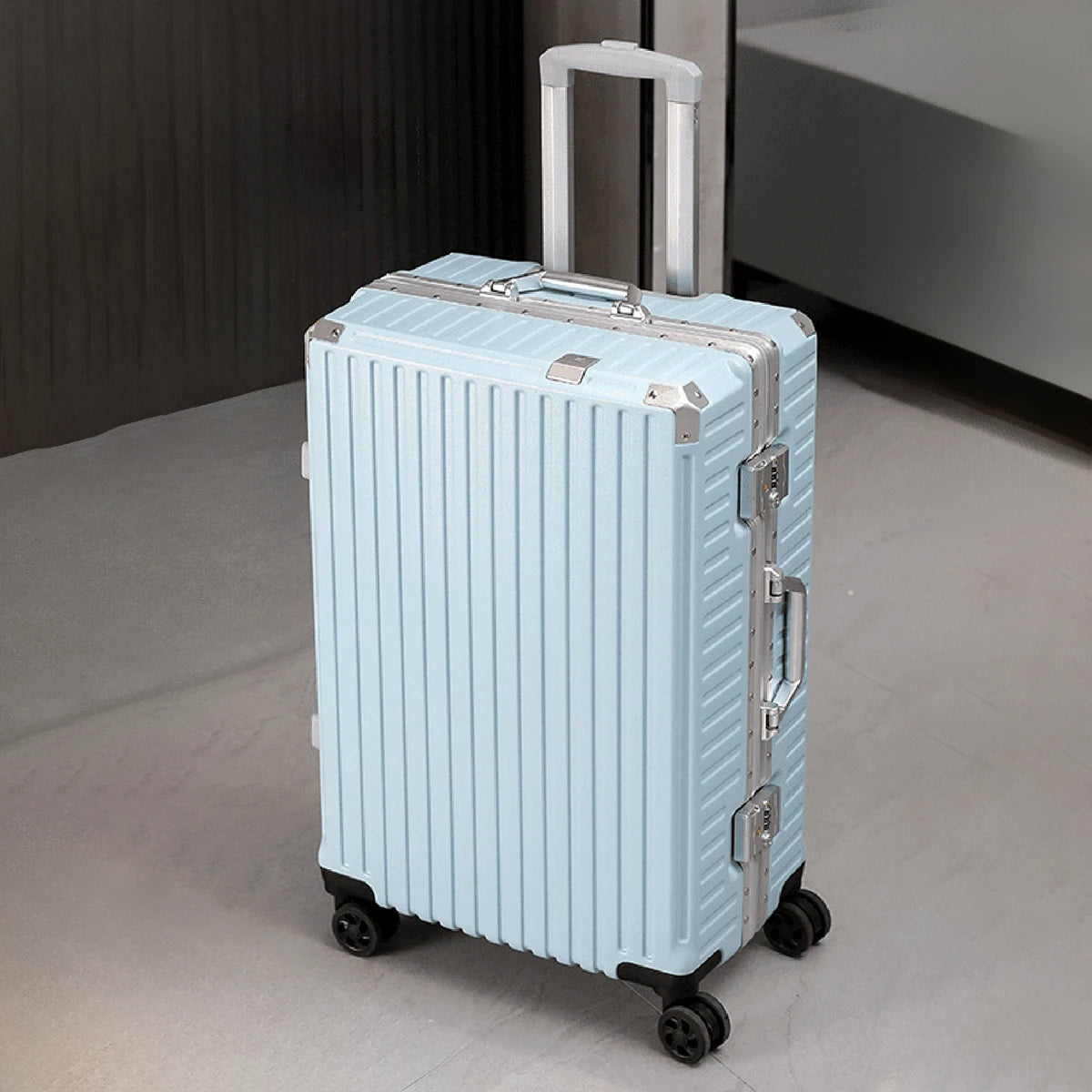 Travel suitcase aluminium