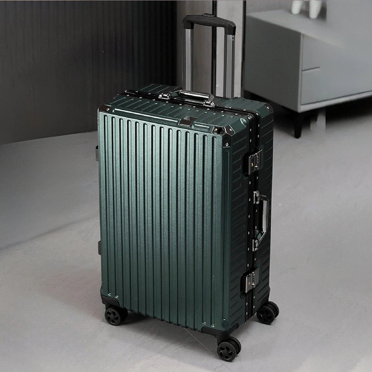 Travel suitcase aluminium