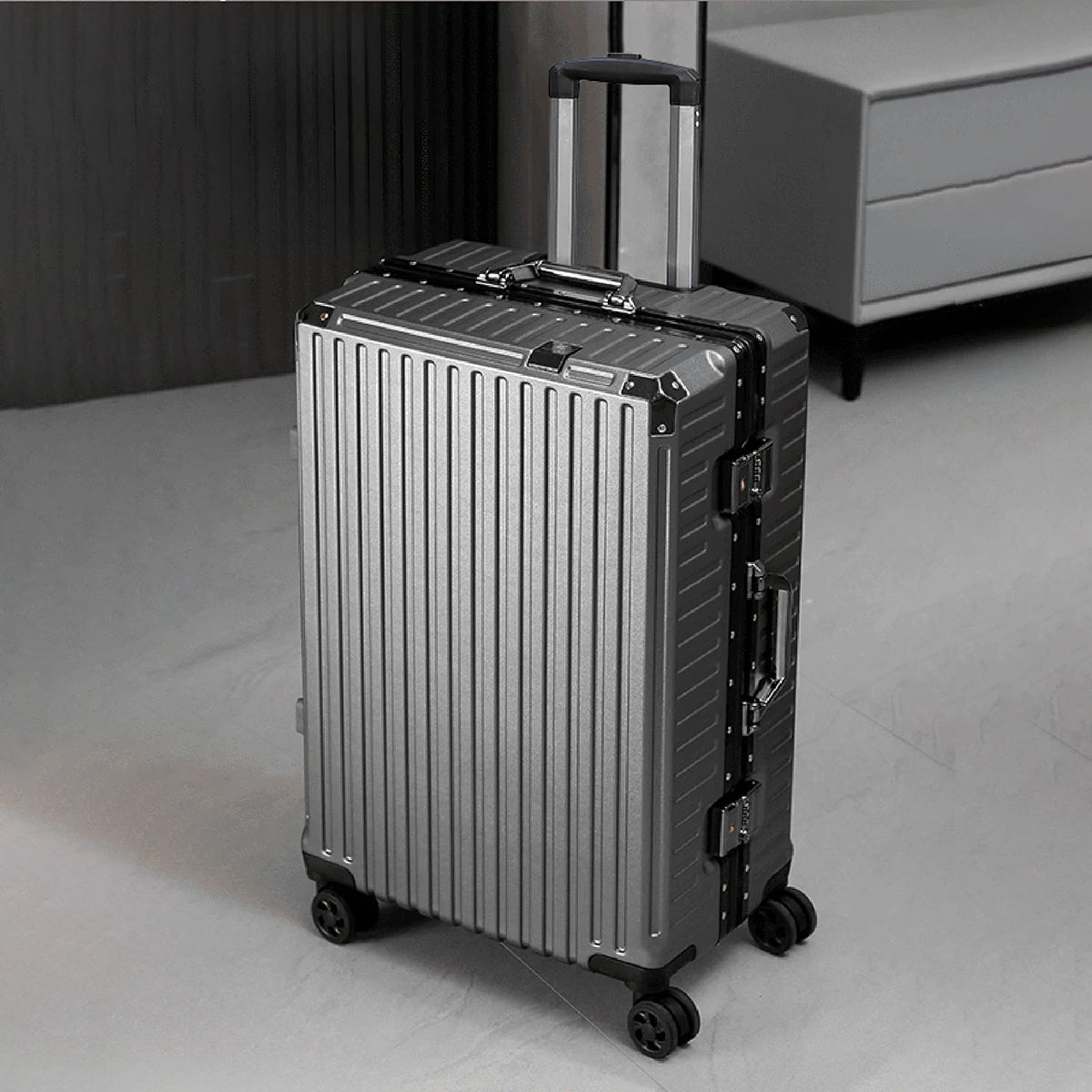 Travel suitcase aluminium