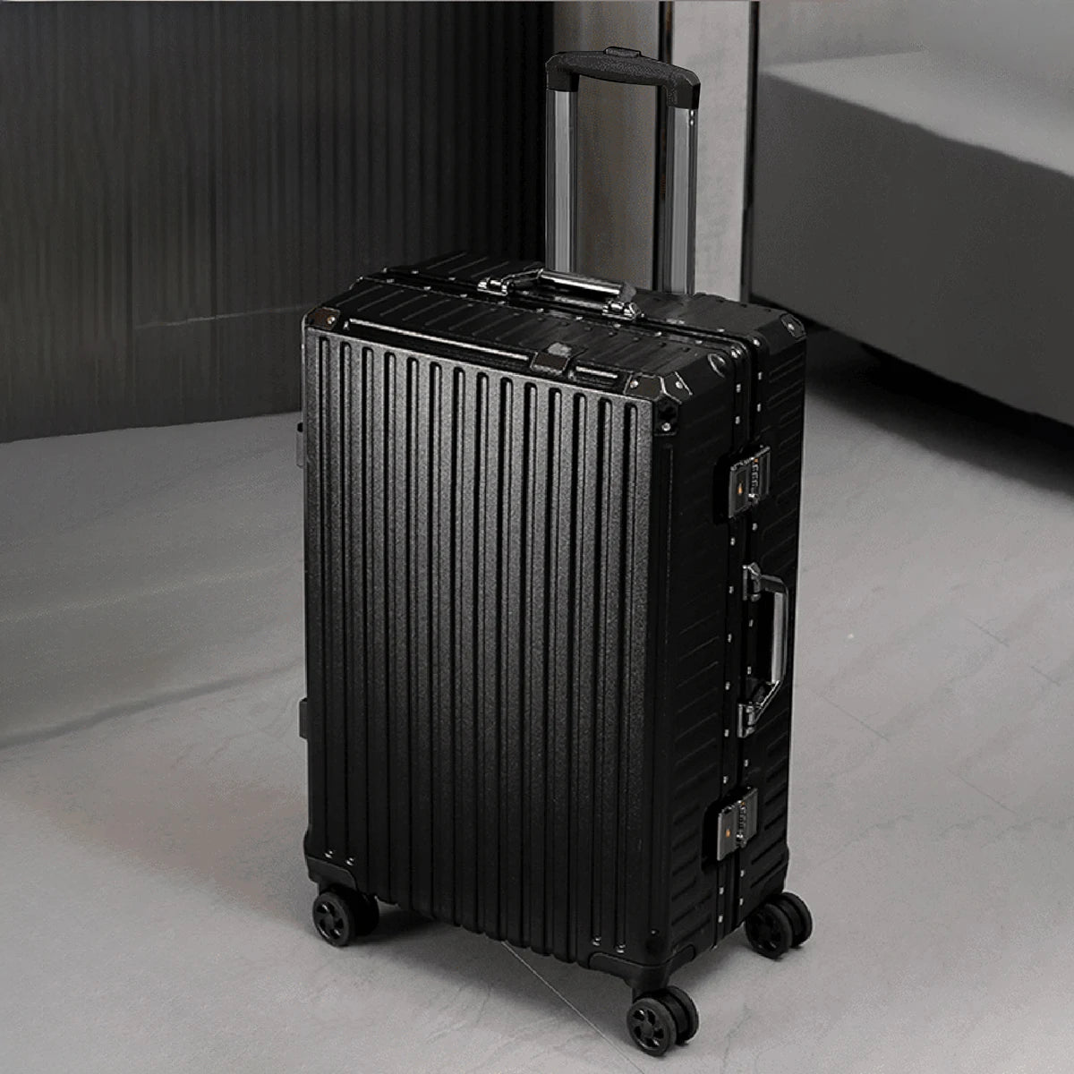 Travel suitcase aluminium