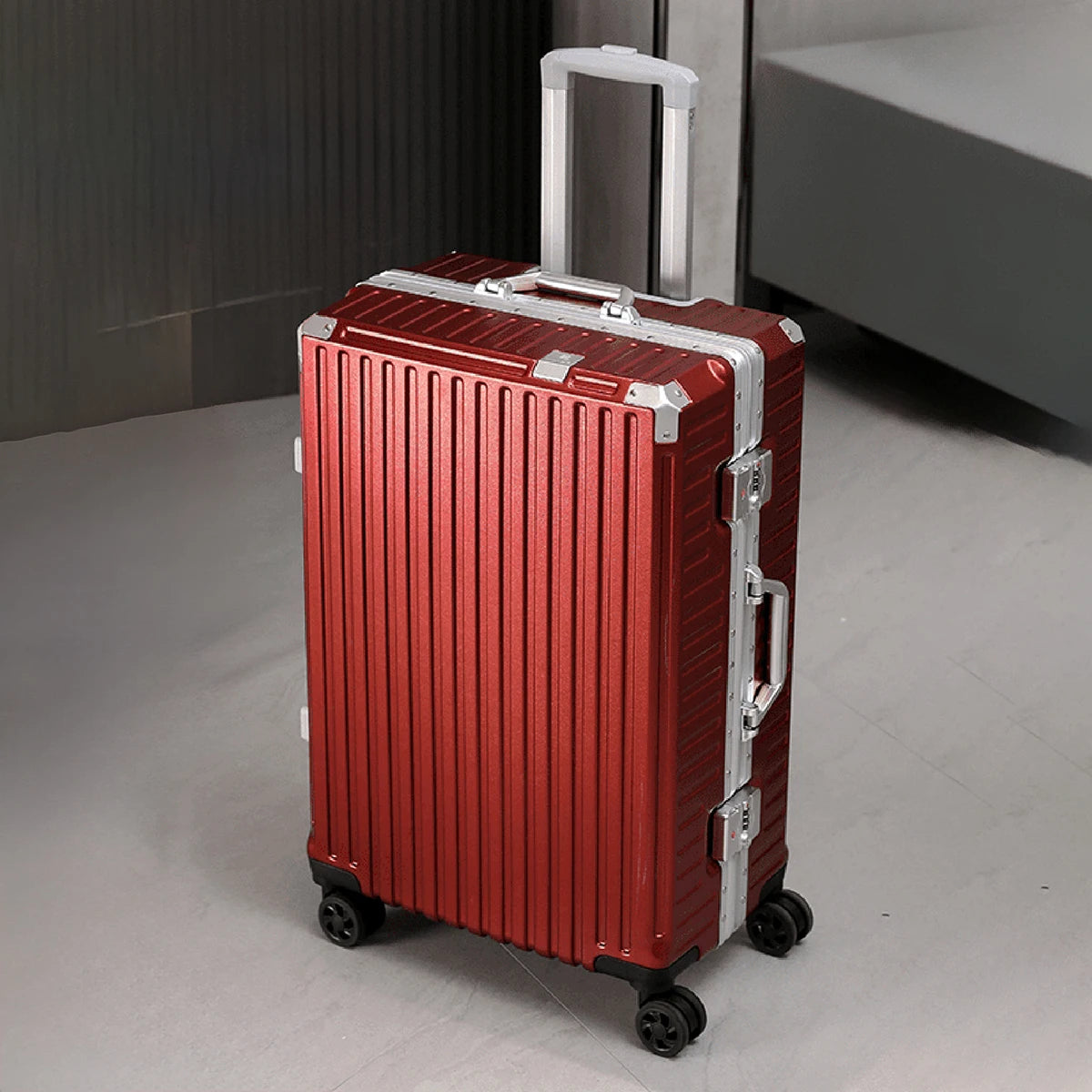 Travel suitcase aluminium