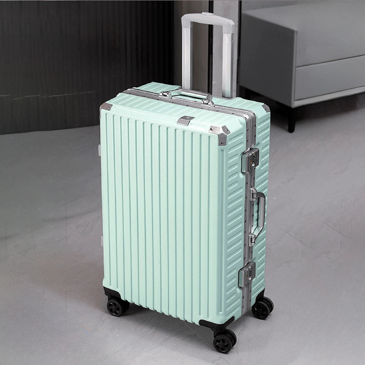 Travel suitcase aluminium